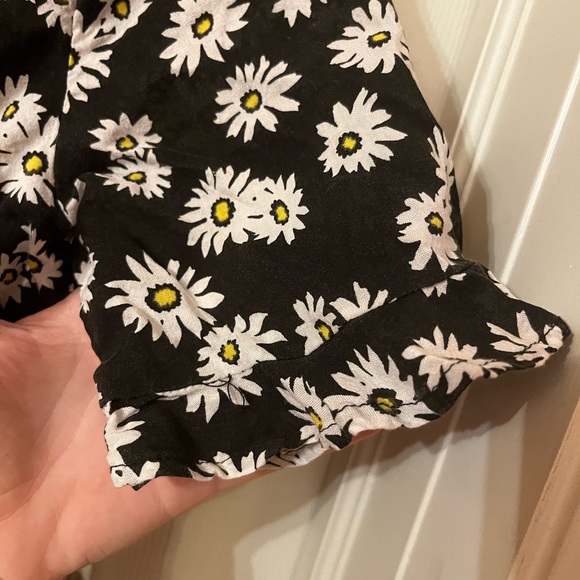 Women’s Short Sleeve Sunflower Romper - Picture 3 of 5